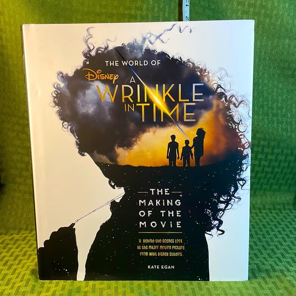 The World Of A Wrinkle in Time Book - Picture 1 of 5